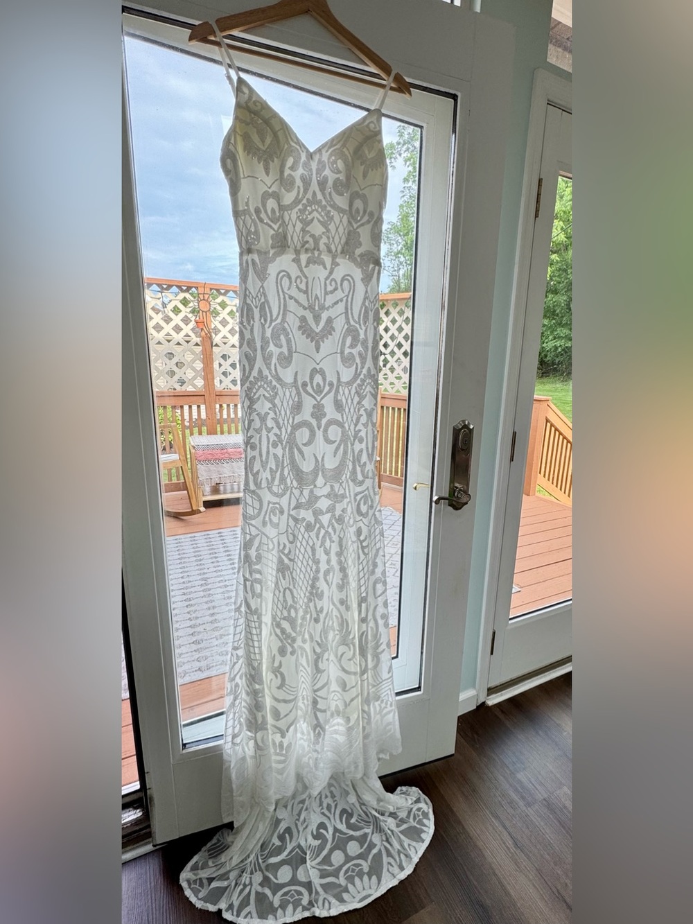 White Lace Strapless Wedding Dress, Gown with Intricate Pattern Detail sz 4